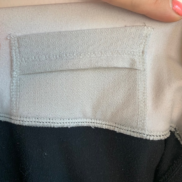 Lululemon Black & White Webbed Astro Pants - Picture 6 of 7